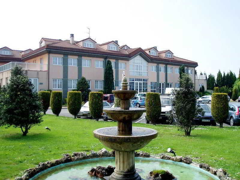Hotel Arias Aeropuerto Santiago Del Monte Exterior photo